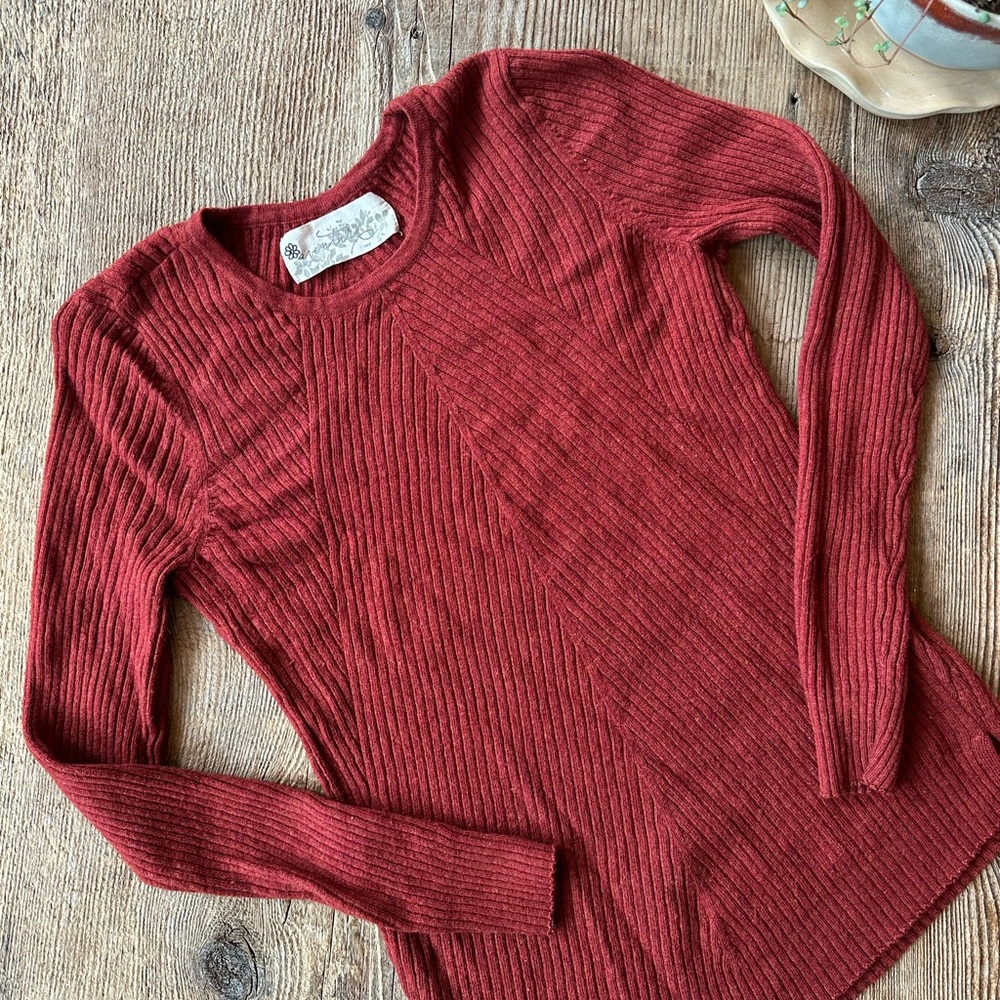 Women's Ribbed Crew Neck Sweater - Red